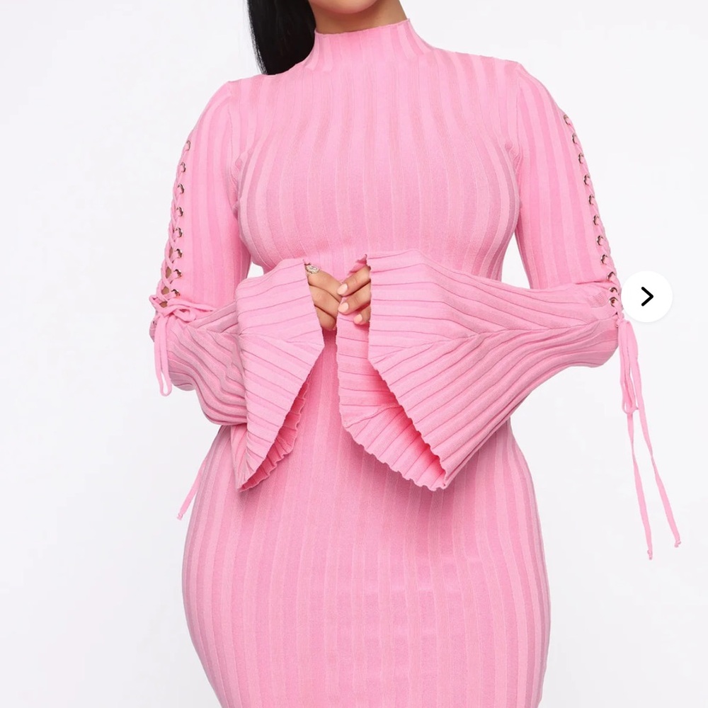 Elegant Pink Ribbed Dress